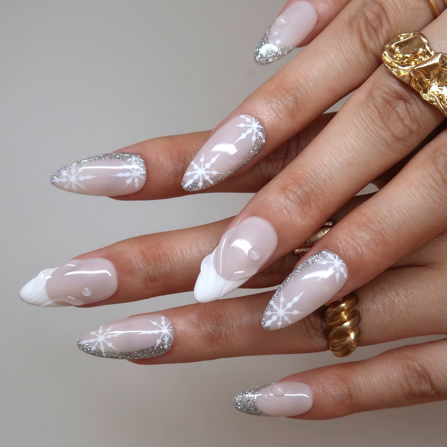 Silver_Frost_-_ErsaNails_PressOnNails_1.jpg