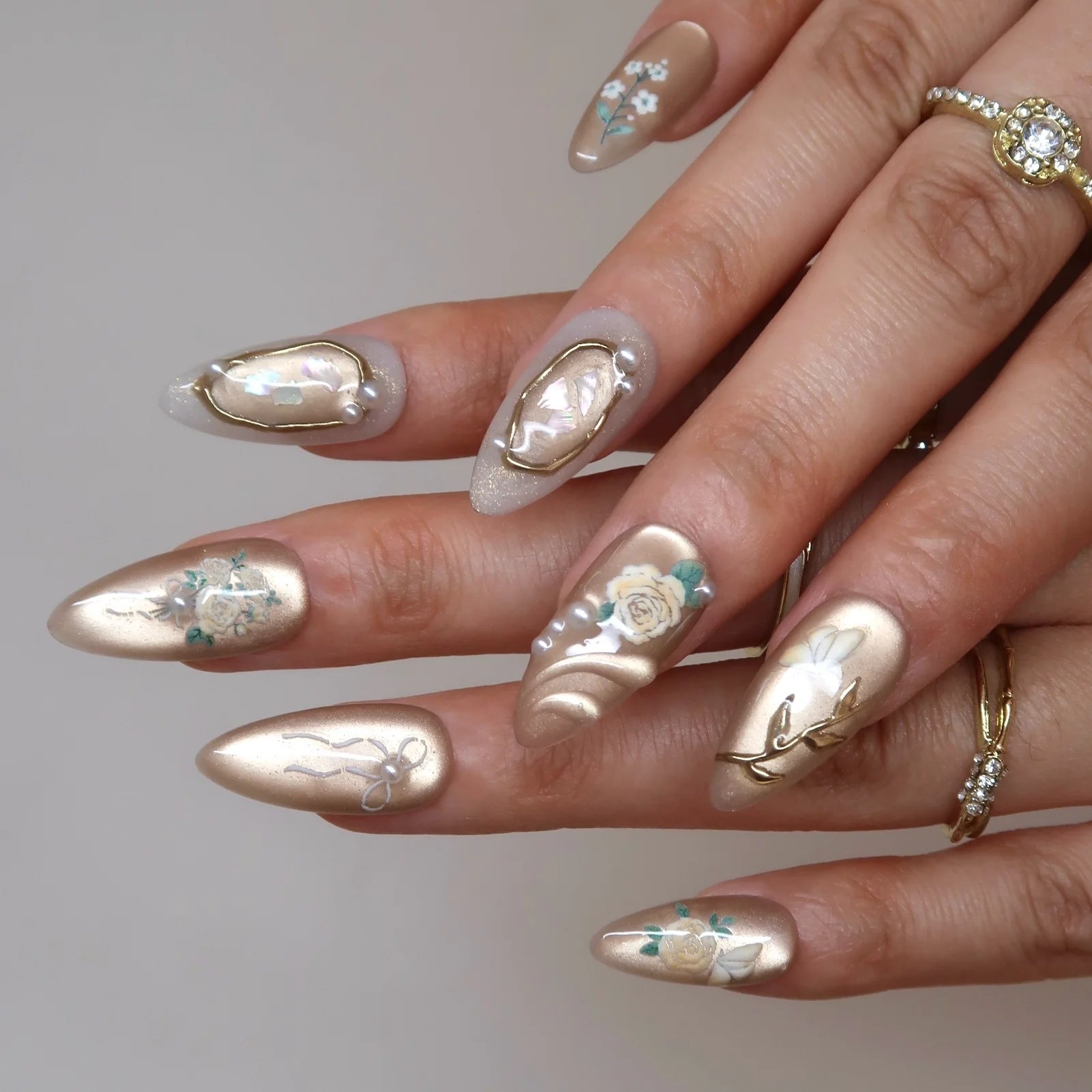 Soft Days - Ersa Nails Nude Gold PressOnNails