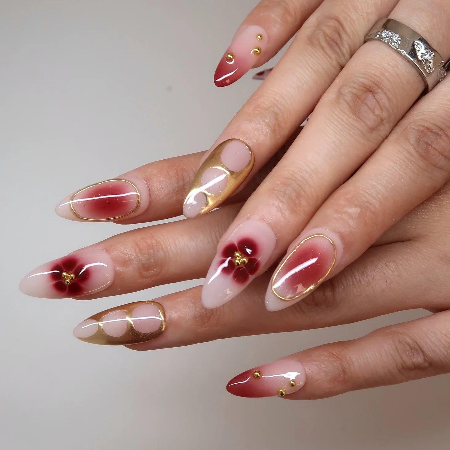 Spiced Bloom - medium almond - Ersa Nails Nude Red Gold PressOnNails