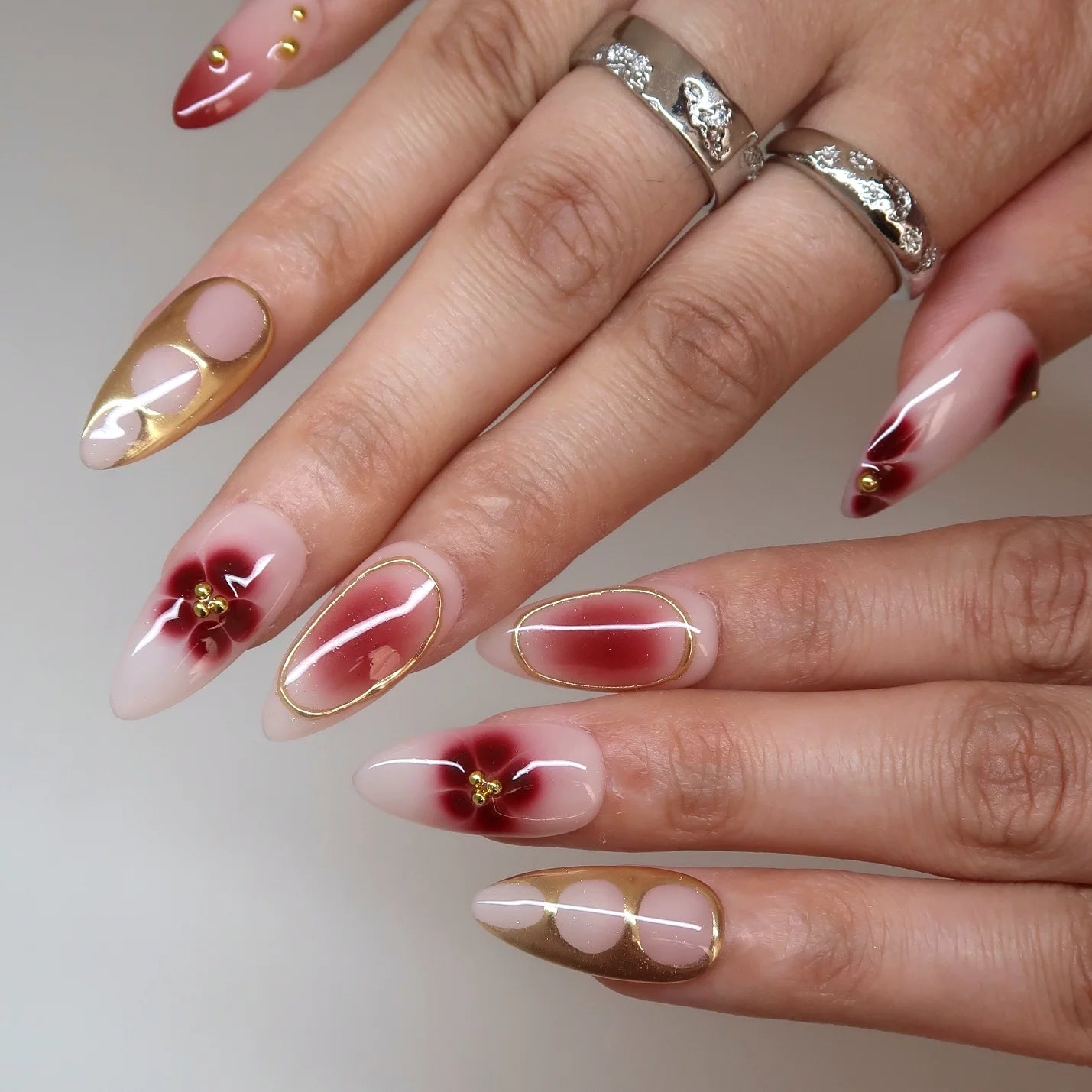 Spiced Bloom - medium almond - Ersa Nails Nude Red Gold PressOnNails