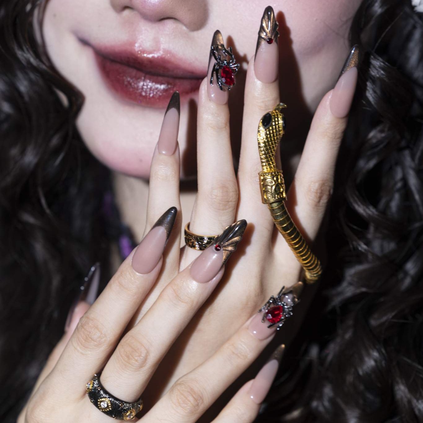 Spider Queen - Ersa Nails Nude Brown Gold PressOnNails