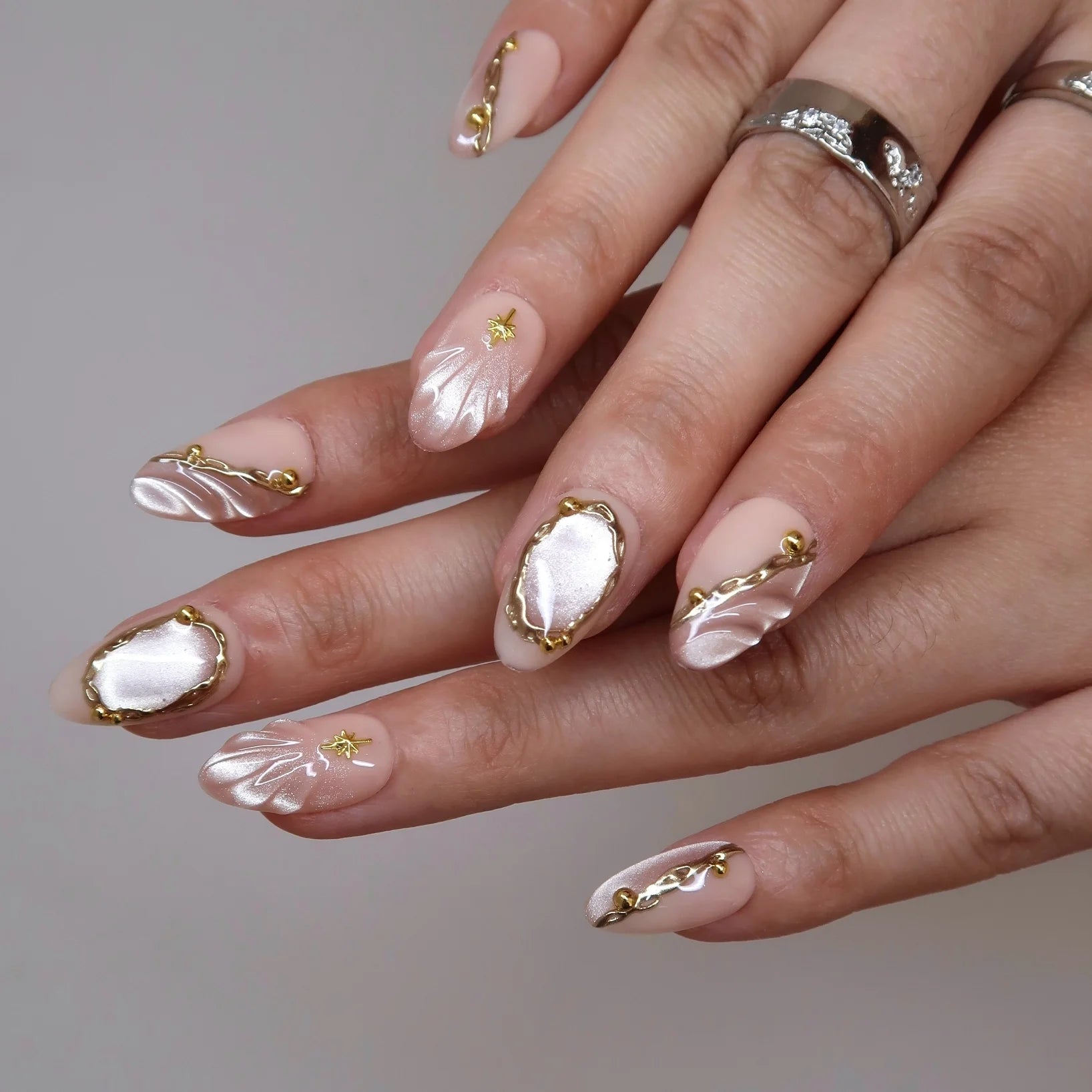 StarlitPearl-ErsaNailsPressOnNails_2.webp