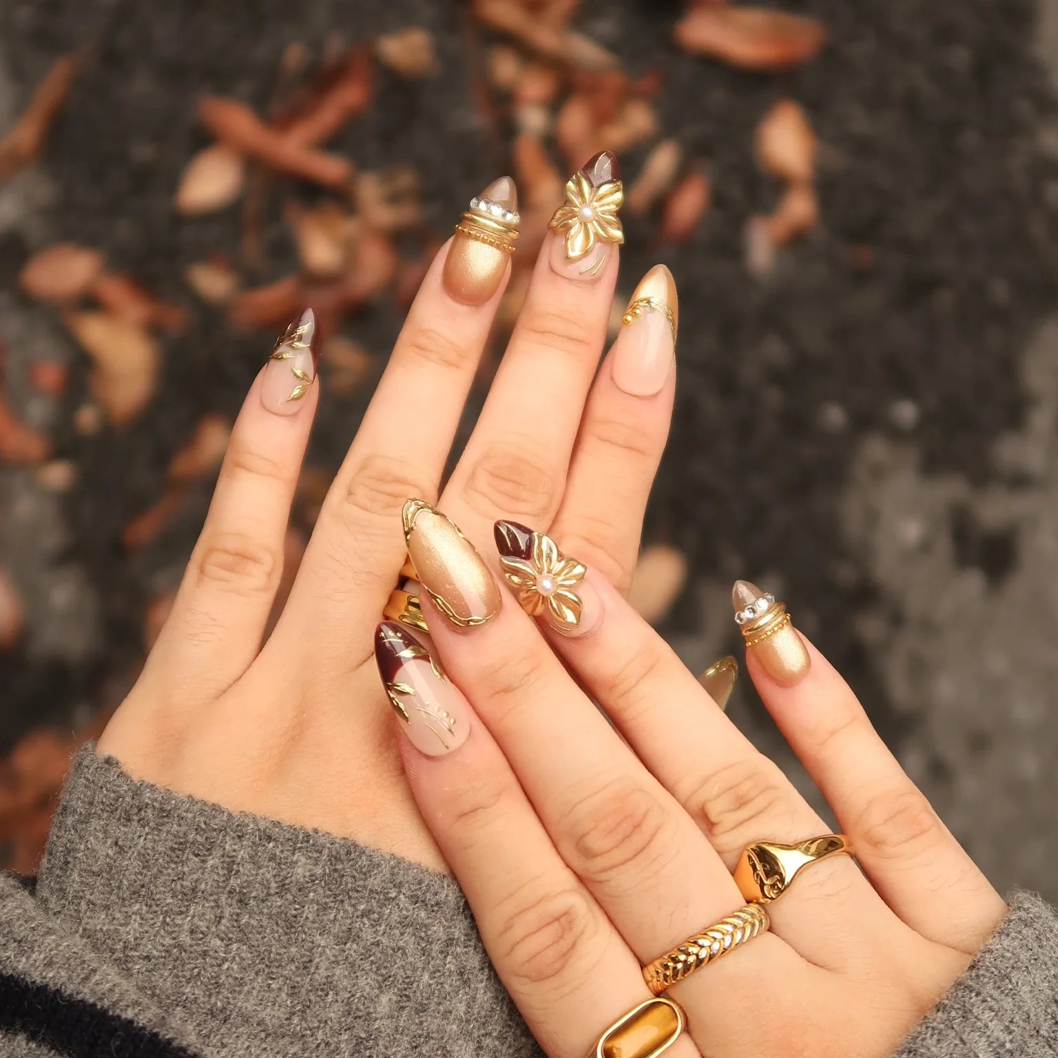 Stay Cozy - Ersa Nails Nude Gold PressOnNails