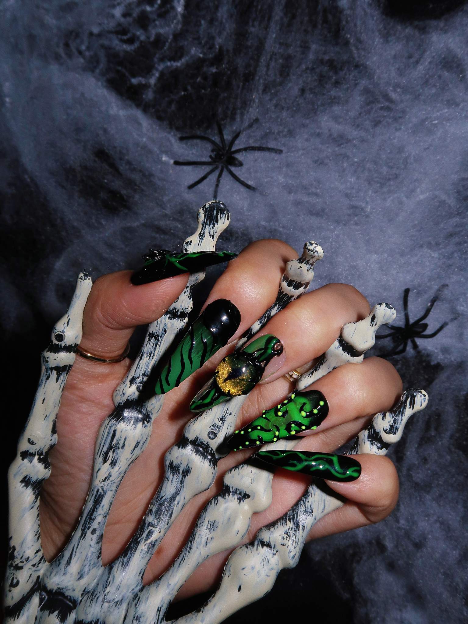 Stranger Things - Ersa Nails Black Jade PressOnNails