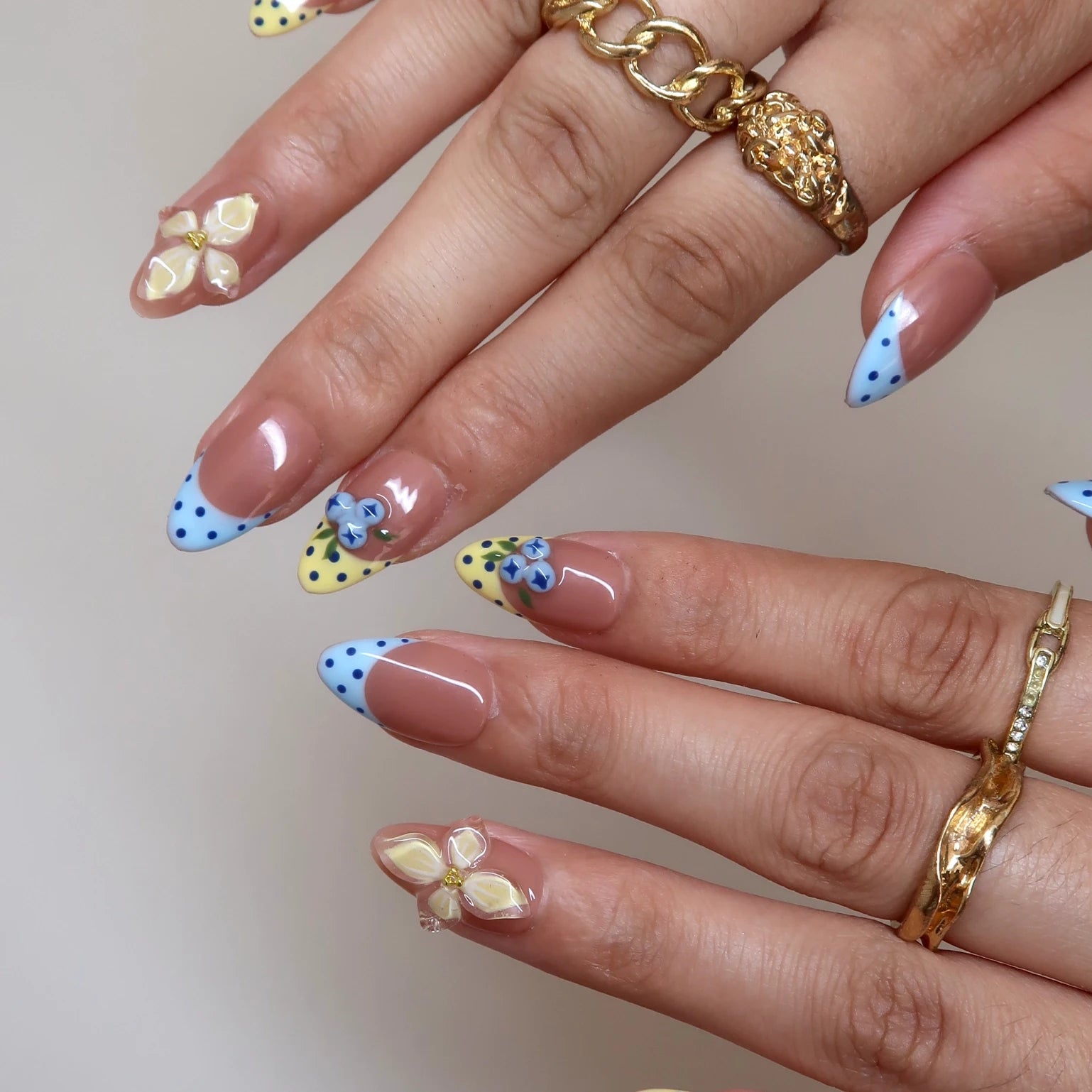 Sunday Picnic - Ersa Nails Nude Blue Yellow PressOnNails