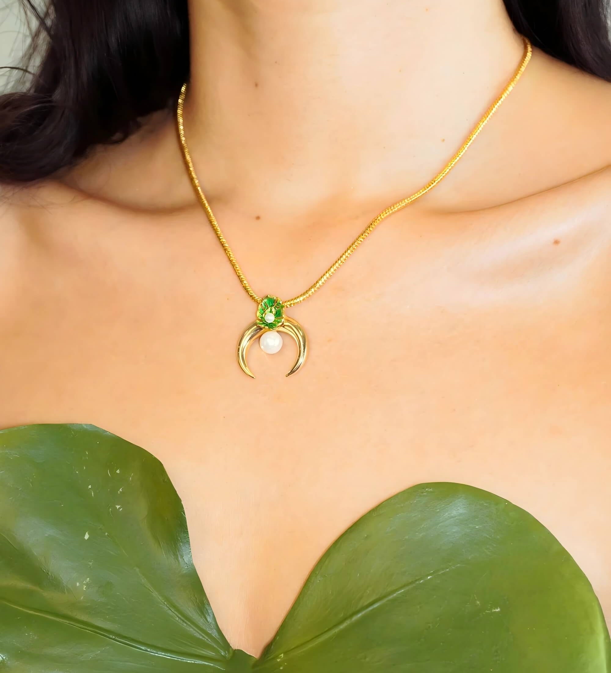 TropicalHornNecklaceWorkPiece_2_1.jpg