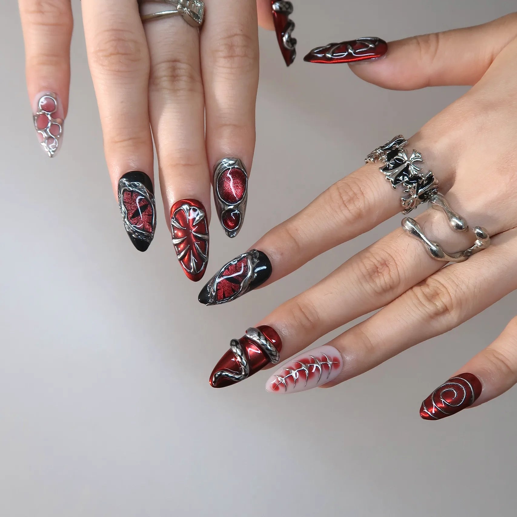 Venomous - Ersa Nails Red Silver PressOnNails