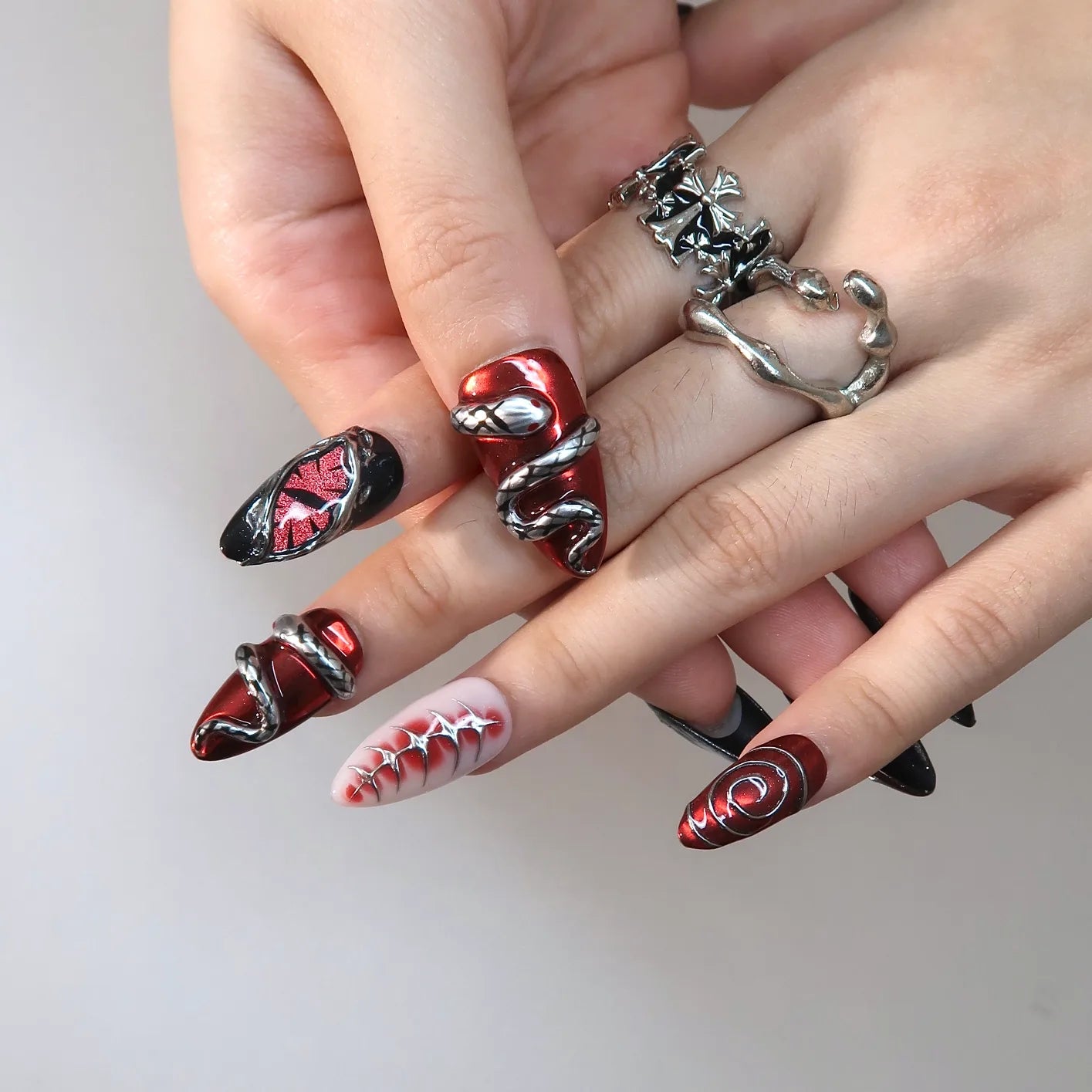 Venomous - Ersa Nails Red Silver PressOnNails