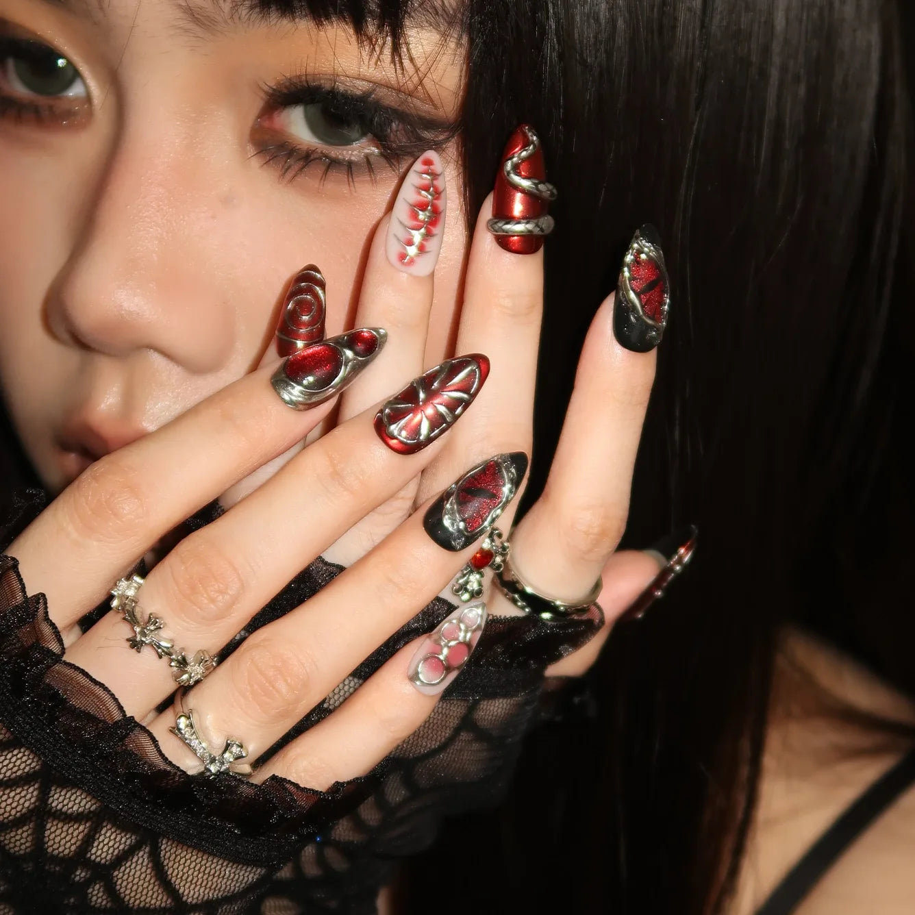 Venomous - Ersa Nails Red Silver PressOnNails